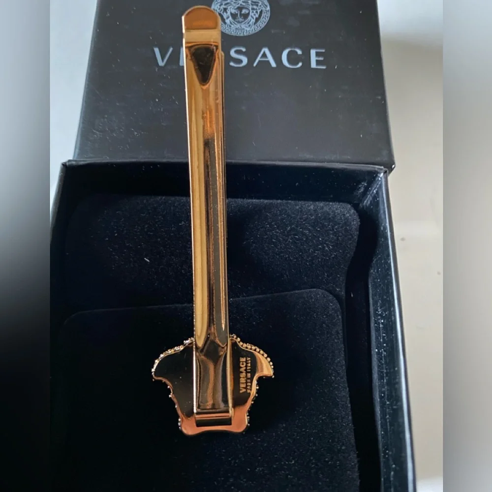 🎉HP🎉Versace Gold Crystal 'La Medusa' Hair Clip - Picture 4 of 5